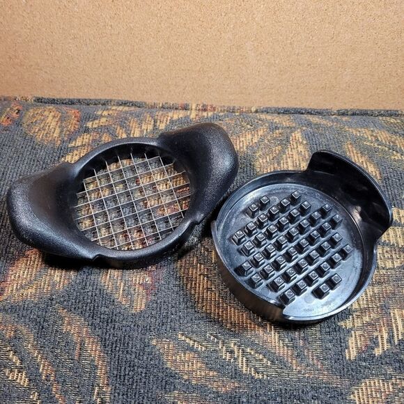 Retired Pampered Chef French Fry Cutter - Picture 3 of 4